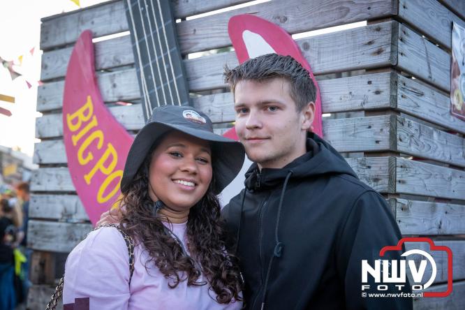 Big Pop Oosterwolde (gld) trapt festivalweekend af met een avond vol meezingers, rock en gezelligheid - &copy; NWVFoto.nl