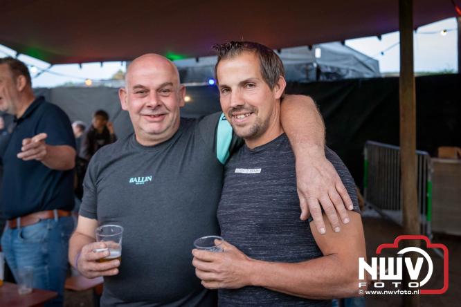 Big Pop Oosterwolde (gld) trapt festivalweekend af met een avond vol meezingers, rock en gezelligheid - &copy; NWVFoto.nl