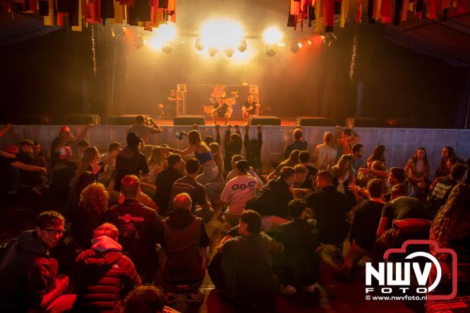 Big Pop Oosterwolde (gld) trapt festivalweekend af met een avond vol meezingers, rock en gezelligheid - &copy; NWVFoto.nl