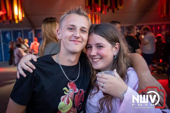Big Pop Oosterwolde (gld) trapt festivalweekend af met een avond vol meezingers, rock en gezelligheid - &copy; NWVFoto.nl