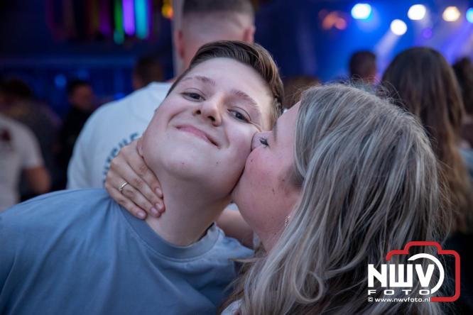 Big Pop Oosterwolde (gld) trapt festivalweekend af met een avond vol meezingers, rock en gezelligheid - &copy; NWVFoto.nl