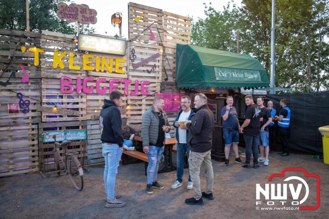Big Pop Oosterwolde (gld) trapt festivalweekend af met een avond vol meezingers, rock en gezelligheid - &copy; NWVFoto.nl