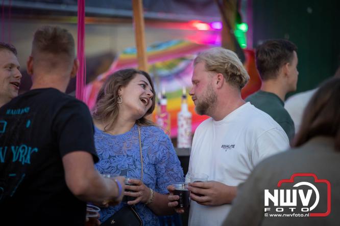 Big Pop Oosterwolde (gld) trapt festivalweekend af met een avond vol meezingers, rock en gezelligheid - &copy; NWVFoto.nl
