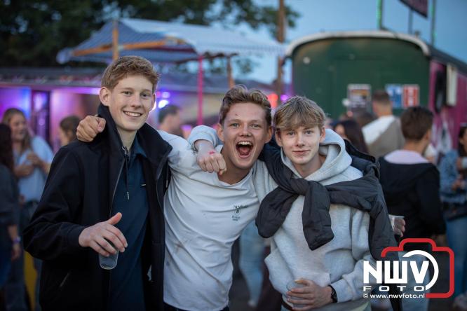 Big Pop Oosterwolde (gld) trapt festivalweekend af met een avond vol meezingers, rock en gezelligheid - &copy; NWVFoto.nl