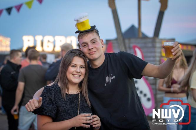 Big Pop Oosterwolde (gld) trapt festivalweekend af met een avond vol meezingers, rock en gezelligheid - &copy; NWVFoto.nl