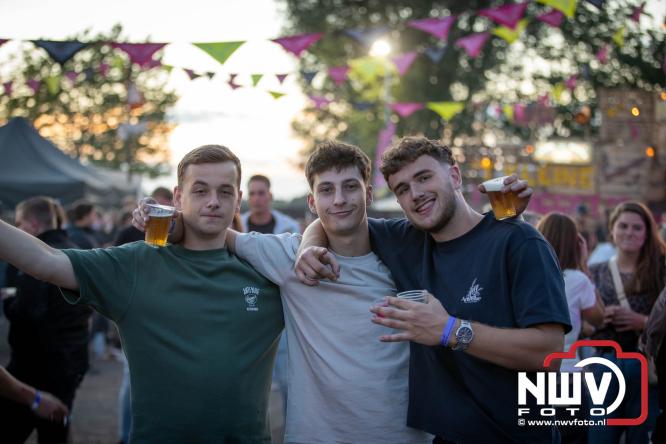 Big Pop Oosterwolde (gld) trapt festivalweekend af met een avond vol meezingers, rock en gezelligheid - &copy; NWVFoto.nl