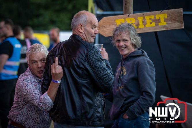 Big Pop Oosterwolde (gld) trapt festivalweekend af met een avond vol meezingers, rock en gezelligheid - &copy; NWVFoto.nl