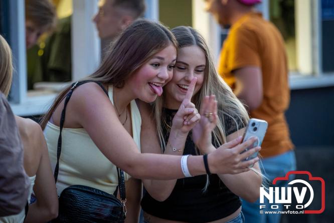 Big Pop Oosterwolde (gld) trapt festivalweekend af met een avond vol meezingers, rock en gezelligheid - &copy; NWVFoto.nl