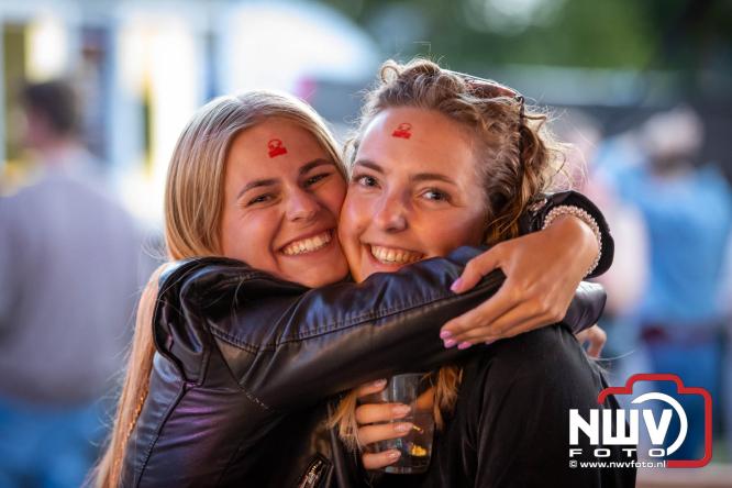 Big Pop Oosterwolde (gld) trapt festivalweekend af met een avond vol meezingers, rock en gezelligheid - &copy; NWVFoto.nl