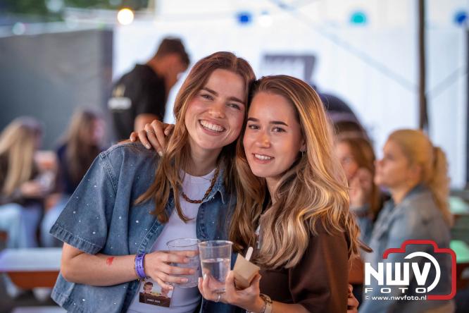 Big Pop Oosterwolde (gld) trapt festivalweekend af met een avond vol meezingers, rock en gezelligheid - &copy; NWVFoto.nl