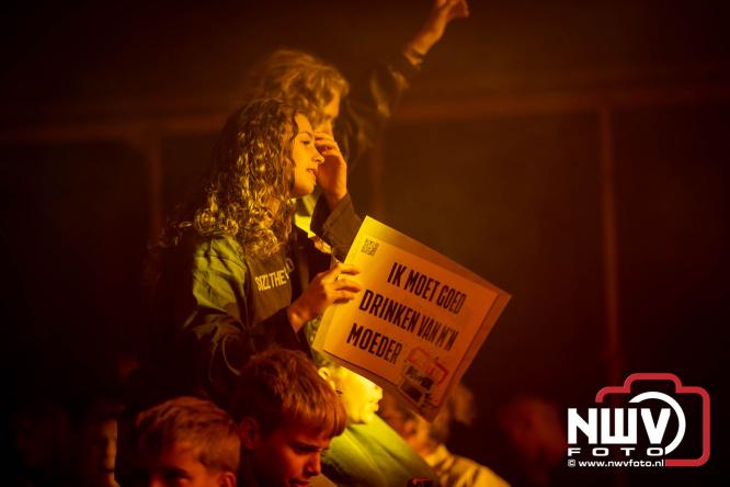 Big Pop Oosterwolde (gld) trapt festivalweekend af met een avond vol meezingers, rock en gezelligheid - &copy; NWVFoto.nl