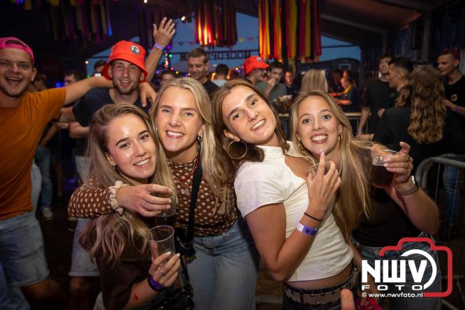 Big Pop Oosterwolde (gld) trapt festivalweekend af met een avond vol meezingers, rock en gezelligheid - &copy; NWVFoto.nl