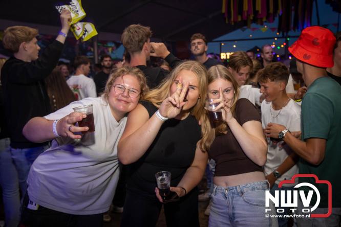 Big Pop Oosterwolde (gld) trapt festivalweekend af met een avond vol meezingers, rock en gezelligheid - &copy; NWVFoto.nl