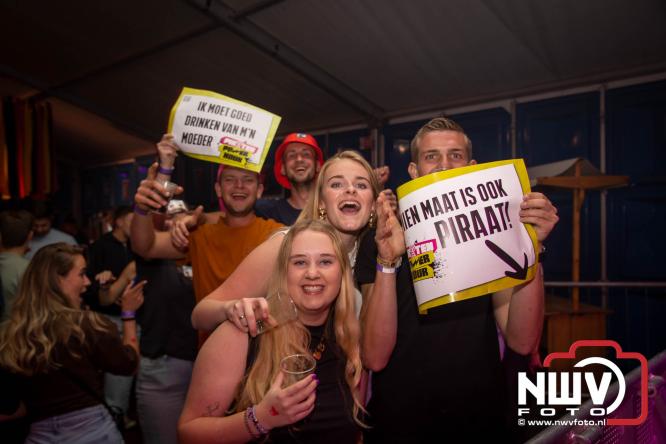 Big Pop Oosterwolde (gld) trapt festivalweekend af met een avond vol meezingers, rock en gezelligheid - &copy; NWVFoto.nl