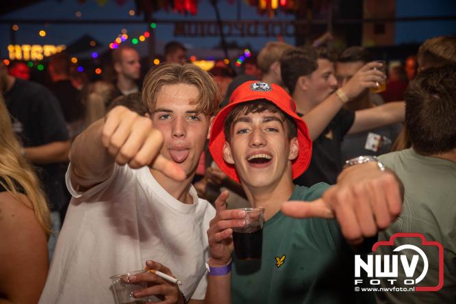 Big Pop Oosterwolde (gld) trapt festivalweekend af met een avond vol meezingers, rock en gezelligheid - &copy; NWVFoto.nl