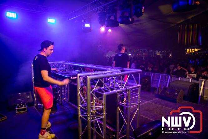 Big Pop Oosterwolde (gld) trapt festivalweekend af met een avond vol meezingers, rock en gezelligheid - &copy; NWVFoto.nl