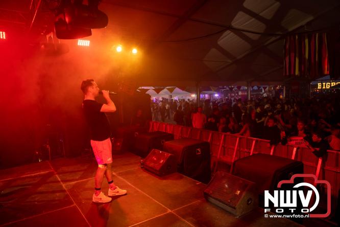 Big Pop Oosterwolde (gld) trapt festivalweekend af met een avond vol meezingers, rock en gezelligheid - &copy; NWVFoto.nl