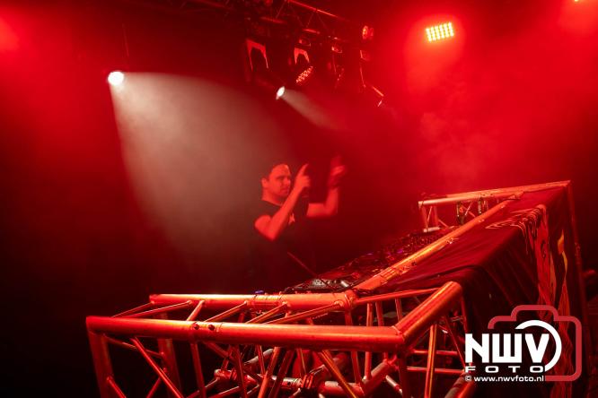 Big Pop Oosterwolde (gld) trapt festivalweekend af met een avond vol meezingers, rock en gezelligheid - &copy; NWVFoto.nl