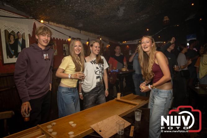 Big Pop Oosterwolde (gld) trapt festivalweekend af met een avond vol meezingers, rock en gezelligheid - &copy; NWVFoto.nl