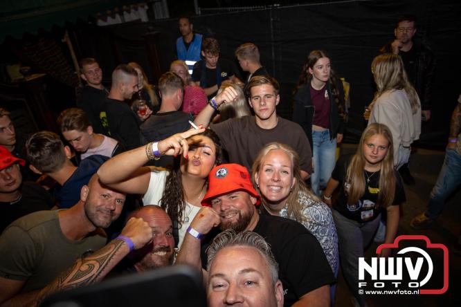 Big Pop Oosterwolde (gld) trapt festivalweekend af met een avond vol meezingers, rock en gezelligheid - &copy; NWVFoto.nl