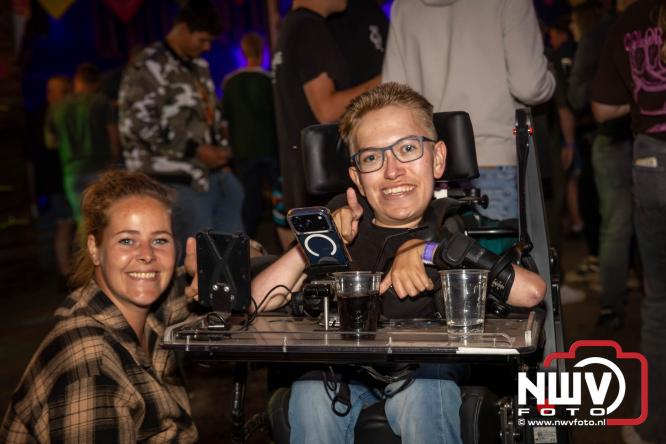 Big Pop Oosterwolde (gld) trapt festivalweekend af met een avond vol meezingers, rock en gezelligheid - &copy; NWVFoto.nl
