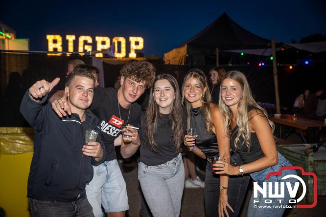 Big Pop Oosterwolde (gld) trapt festivalweekend af met een avond vol meezingers, rock en gezelligheid - &copy; NWVFoto.nl
