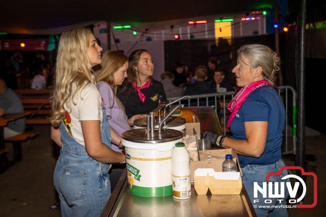 Big Pop Oosterwolde (gld) trapt festivalweekend af met een avond vol meezingers, rock en gezelligheid - &copy; NWVFoto.nl