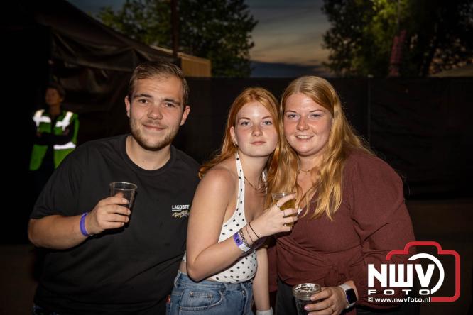 Big Pop Oosterwolde (gld) trapt festivalweekend af met een avond vol meezingers, rock en gezelligheid - &copy; NWVFoto.nl
