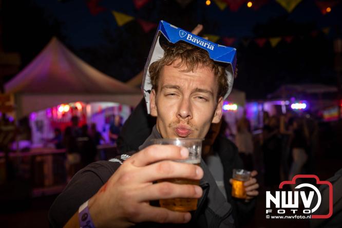 Big Pop Oosterwolde (gld) trapt festivalweekend af met een avond vol meezingers, rock en gezelligheid - &copy; NWVFoto.nl