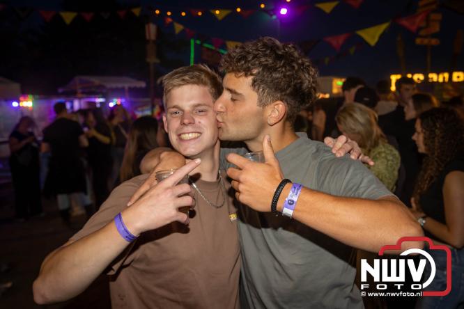 Big Pop Oosterwolde (gld) trapt festivalweekend af met een avond vol meezingers, rock en gezelligheid - &copy; NWVFoto.nl