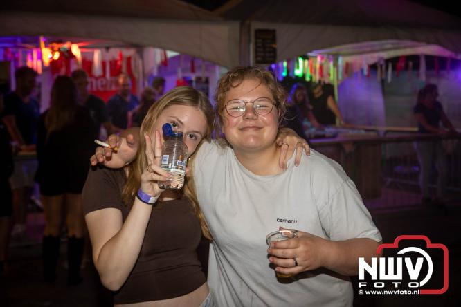 Big Pop Oosterwolde (gld) trapt festivalweekend af met een avond vol meezingers, rock en gezelligheid - &copy; NWVFoto.nl