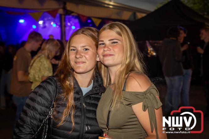 Big Pop Oosterwolde (gld) trapt festivalweekend af met een avond vol meezingers, rock en gezelligheid - &copy; NWVFoto.nl