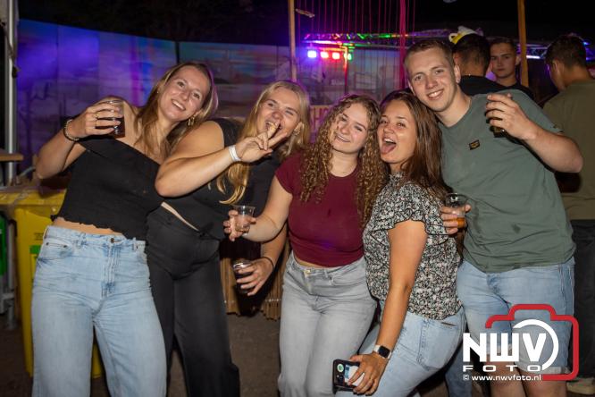 Big Pop Oosterwolde (gld) trapt festivalweekend af met een avond vol meezingers, rock en gezelligheid - &copy; NWVFoto.nl