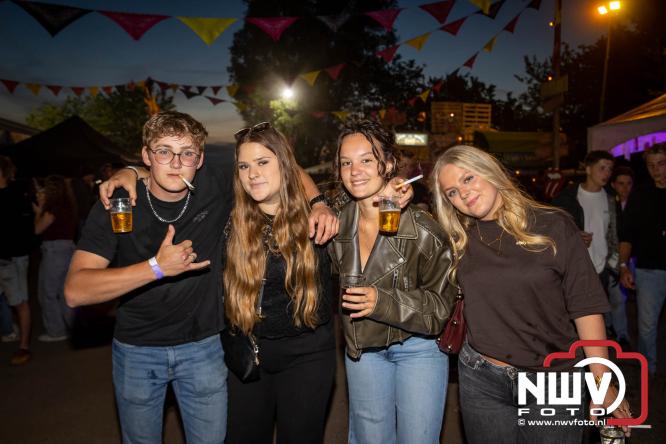 Big Pop Oosterwolde (gld) trapt festivalweekend af met een avond vol meezingers, rock en gezelligheid - &copy; NWVFoto.nl