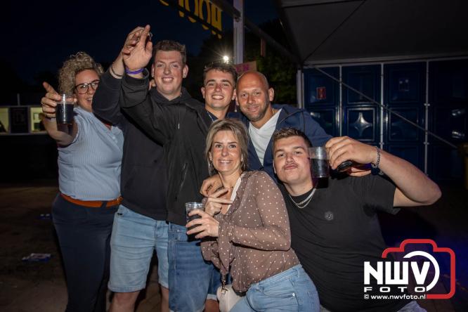 Big Pop Oosterwolde (gld) trapt festivalweekend af met een avond vol meezingers, rock en gezelligheid - &copy; NWVFoto.nl