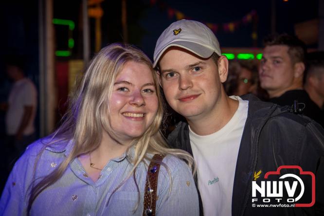Big Pop Oosterwolde (gld) trapt festivalweekend af met een avond vol meezingers, rock en gezelligheid - &copy; NWVFoto.nl
