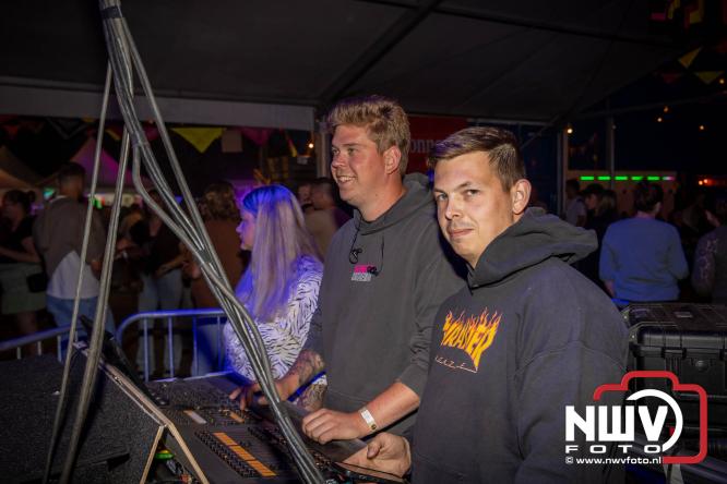 Big Pop Oosterwolde (gld) trapt festivalweekend af met een avond vol meezingers, rock en gezelligheid - &copy; NWVFoto.nl
