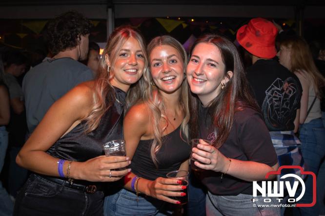 Big Pop Oosterwolde (gld) trapt festivalweekend af met een avond vol meezingers, rock en gezelligheid - &copy; NWVFoto.nl