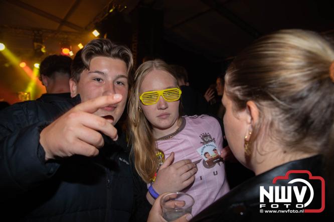 Big Pop Oosterwolde (gld) trapt festivalweekend af met een avond vol meezingers, rock en gezelligheid - &copy; NWVFoto.nl