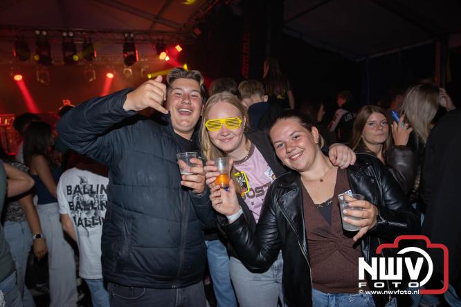 Big Pop Oosterwolde (gld) trapt festivalweekend af met een avond vol meezingers, rock en gezelligheid - &copy; NWVFoto.nl