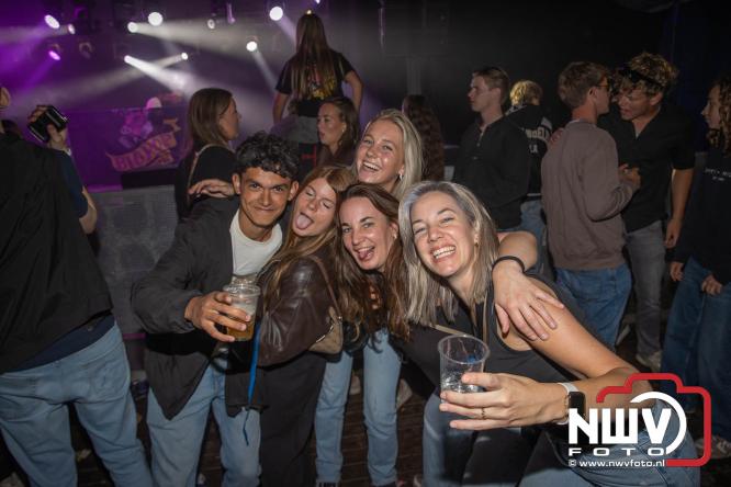 Big Pop Oosterwolde (gld) trapt festivalweekend af met een avond vol meezingers, rock en gezelligheid - &copy; NWVFoto.nl