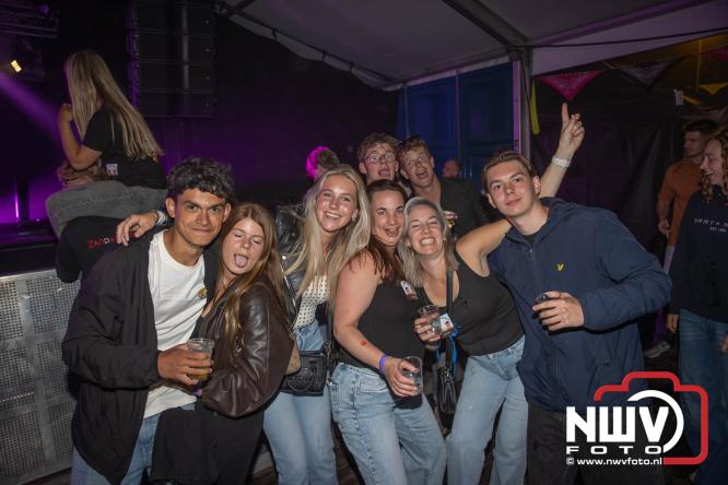 Big Pop Oosterwolde (gld) trapt festivalweekend af met een avond vol meezingers, rock en gezelligheid - &copy; NWVFoto.nl