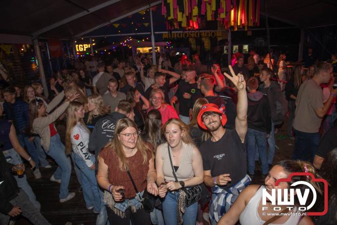 Big Pop Oosterwolde (gld) trapt festivalweekend af met een avond vol meezingers, rock en gezelligheid - &copy; NWVFoto.nl