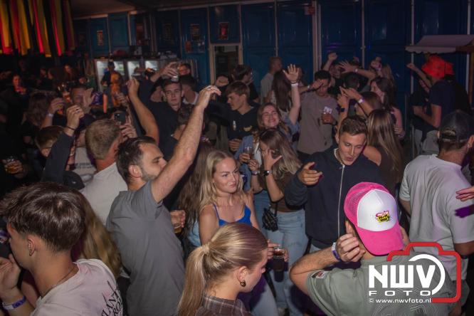 Big Pop Oosterwolde (gld) trapt festivalweekend af met een avond vol meezingers, rock en gezelligheid - &copy; NWVFoto.nl