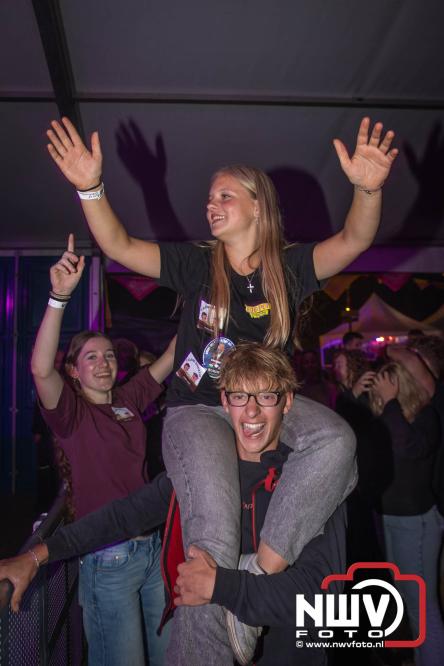 Big Pop Oosterwolde (gld) trapt festivalweekend af met een avond vol meezingers, rock en gezelligheid - &copy; NWVFoto.nl