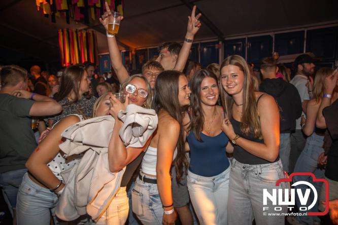 Big Pop Oosterwolde (gld) trapt festivalweekend af met een avond vol meezingers, rock en gezelligheid - &copy; NWVFoto.nl