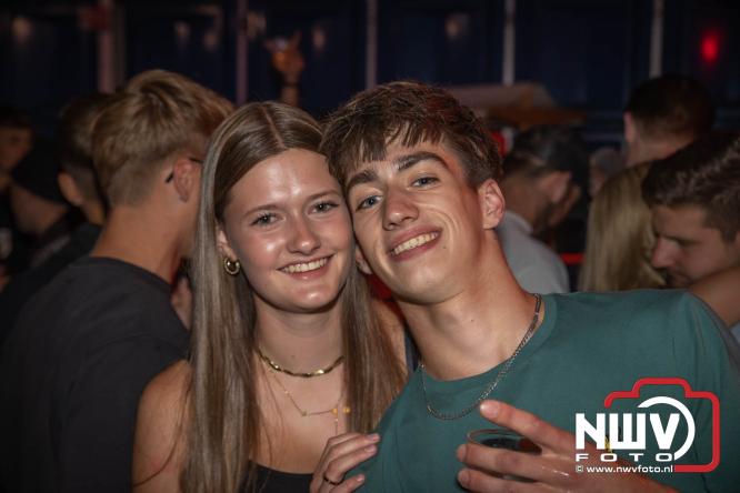 Big Pop Oosterwolde (gld) trapt festivalweekend af met een avond vol meezingers, rock en gezelligheid - &copy; NWVFoto.nl