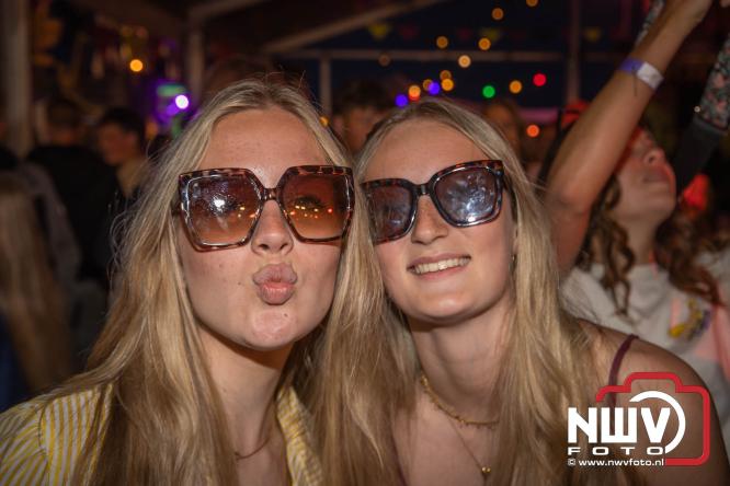 Big Pop Oosterwolde (gld) trapt festivalweekend af met een avond vol meezingers, rock en gezelligheid - &copy; NWVFoto.nl