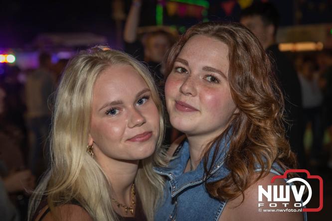 Big Pop Oosterwolde (gld) trapt festivalweekend af met een avond vol meezingers, rock en gezelligheid - &copy; NWVFoto.nl