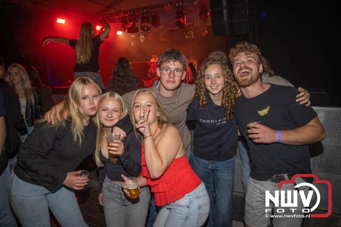 Big Pop Oosterwolde (gld) trapt festivalweekend af met een avond vol meezingers, rock en gezelligheid - &copy; NWVFoto.nl